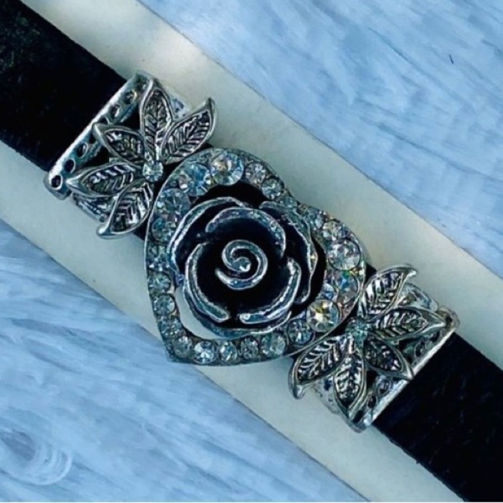 NWT Sarah’s Black Leather Silver Heart Bling Adjustable Bracelet